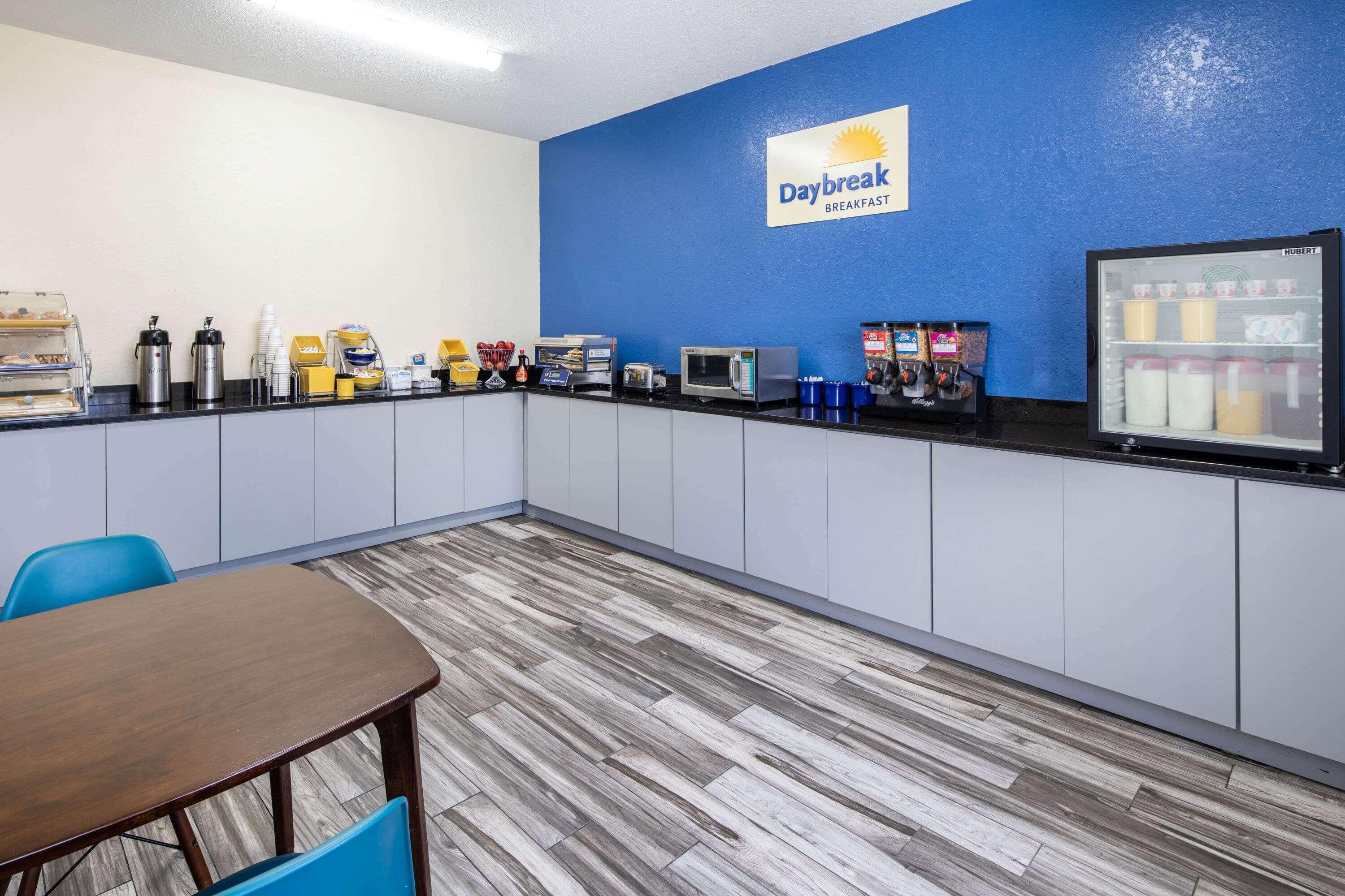 Days Inn By Wyndham Macon I-75 North Экстерьер фото