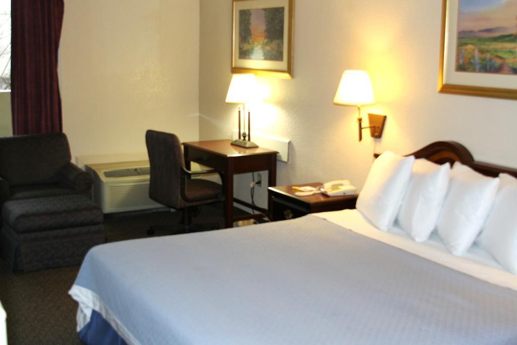Days Inn By Wyndham Macon I-75 North Экстерьер фото